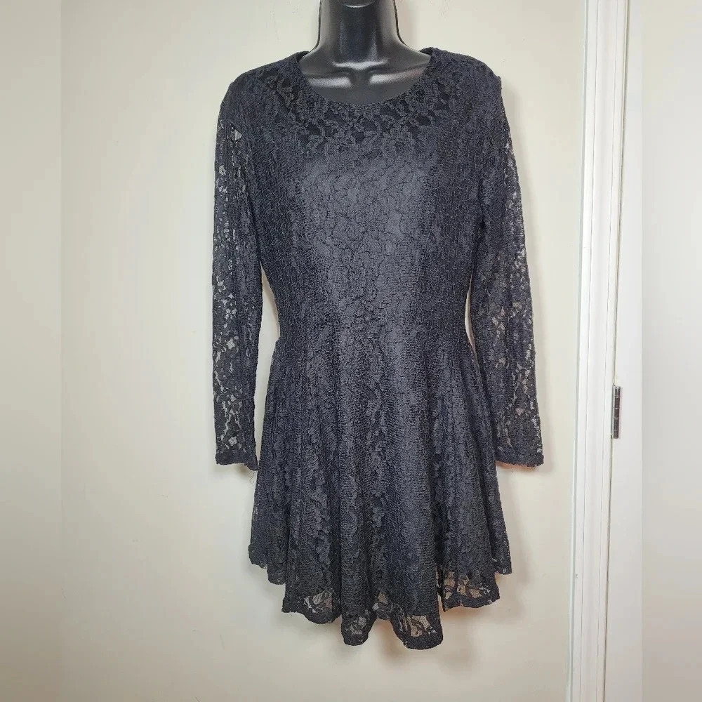 Altar’d State Black Lace Tunic sz M
